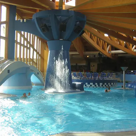 Direkt Neben Der Naturtherme