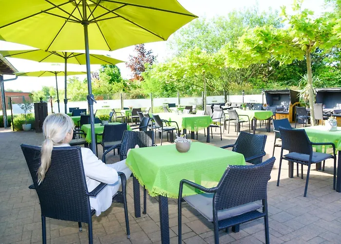 Direkt Neben Der Naturtherme 滕普林