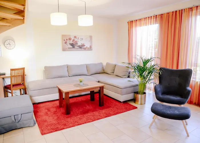 Direkt Neben Der Naturtherme 滕普林